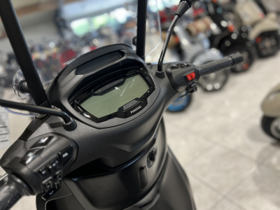 Piaggio Beverly 400 DEEP BLACK
