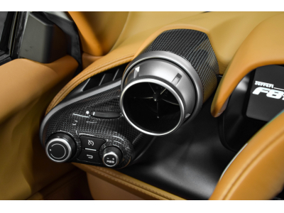 Ferrari F8 Tributo V8 - GRIGIO SILVERSTONE 740