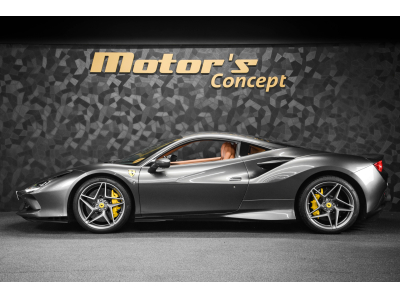 Ferrari F8 Tributo V8 - GRIGIO SILVERSTONE 740