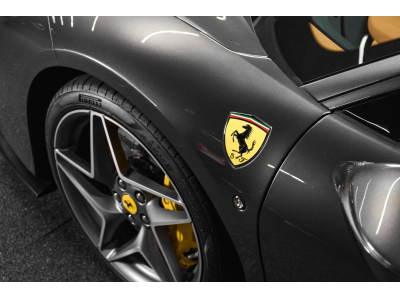 Ferrari F8 Tributo V8 - GRIGIO SILVERSTONE 740