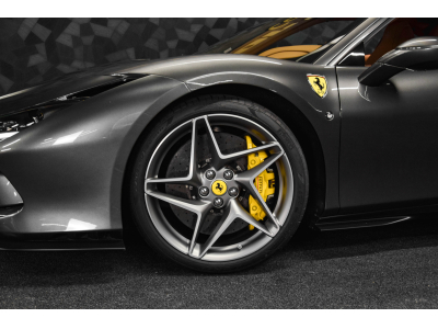 Ferrari F8 Tributo V8 - GRIGIO SILVERSTONE 740