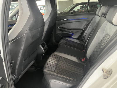 Volkswagen Golf VIII Lim. R-Line/DSG/ Front assist/ Keyless Access/Camera 360°/LED/18/