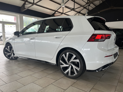 Volkswagen Golf VIII Lim. R-Line/DSG/ Front assist/ Keyless Access/Camera 360°/LED/18/