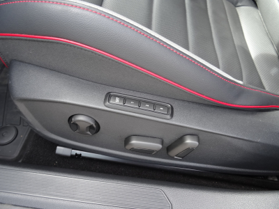 Volkswagen Golf GTI 8 VIII 2.0 TSI 6 VITESSES 245CV