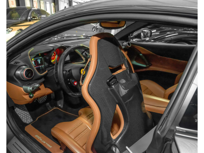 Ferrari 812 Superfast SUPERFAST/ 1 HAND / RACING SEATS / DISPLAY / CARBON / 20* / SILVERSTONE GRIGIO