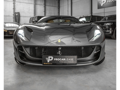 Ferrari 812 Superfast SUPERFAST/ 1 HAND / RACING SEATS / DISPLAY / CARBON / 20* / SILVERSTONE GRIGIO