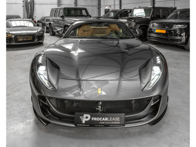 Ferrari 812 Superfast SUPERFAST/ 1 HAND / RACING SEATS / DISPLAY / CARBON / 20* / SILVERSTONE GRIGIO