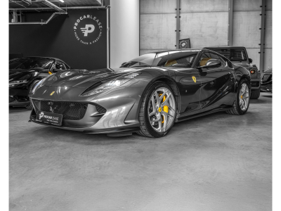 Ferrari 812 Superfast SUPERFAST/ 1 HAND / RACING SEATS / DISPLAY / CARBON / 20* / SILVERSTONE GRIGIO