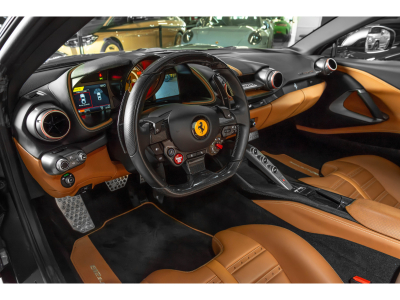 Ferrari 812 Superfast SUPERFAST/ 1 HAND / RACING SEATS / DISPLAY / CARBON / 20* / SILVERSTONE GRIGIO