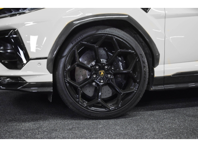Lamborghini Urus PERFORMANTE V8