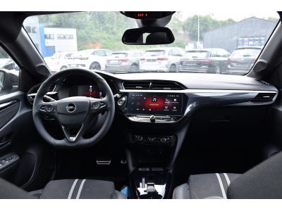 Opel Corsa 1.2 GS AT8