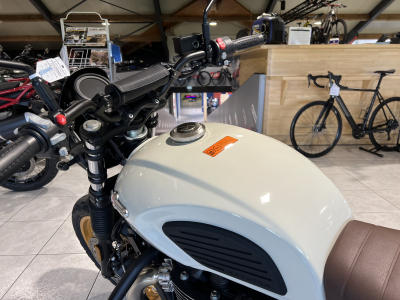 Brixton Cromwell 1200 X contrôle