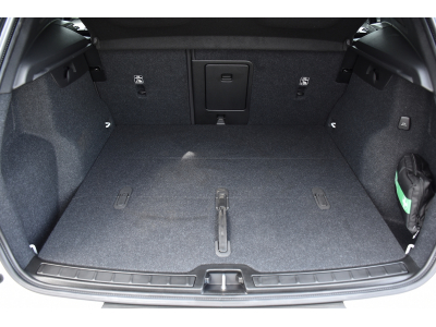 Volvo XC40 2.0 B3 MHEV Plus Dark DCT