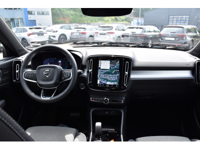Volvo XC40 2.0 B3 MHEV Plus Dark DCT