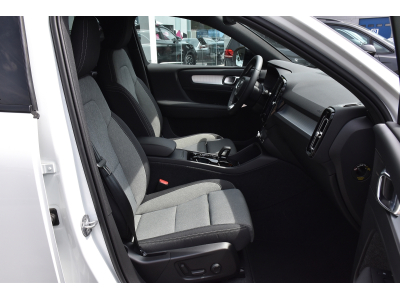Volvo XC40 2.0 B3 MHEV Plus Dark DCT