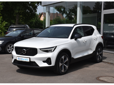Volvo XC40 2.0 B3 MHEV Plus Dark DCT