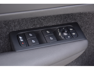 Volvo XC40 2.0 B3 MHEV Plus Dark DCT