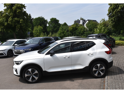 Volvo XC40 2.0 B3 MHEV Plus Dark DCT