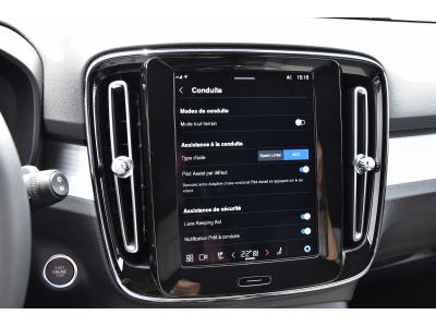 Volvo XC40 2.0 B3 MHEV Plus Dark DCT
