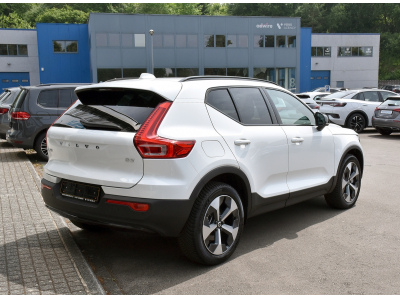 Volvo XC40 2.0 B3 MHEV Plus Dark DCT
