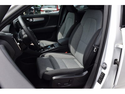 Volvo XC40 2.0 B3 MHEV Plus Dark DCT