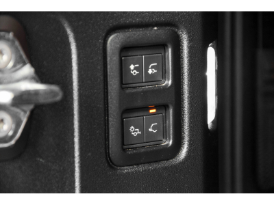 Land-Rover Defender P400 X- Dynamic