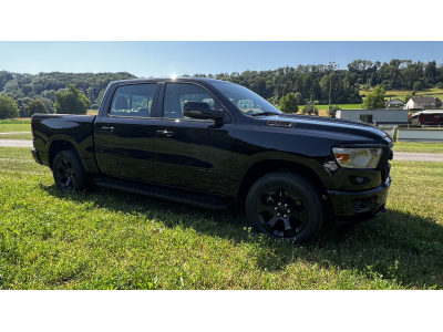 Dodge RAM 1500 5.7 V8 BiGHORN Black Edition + LPG