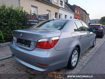 BMW 520 i 170cv / 1er Propriétaire 64000km / Carnet d'entretien / CUIR / CLMA / ....