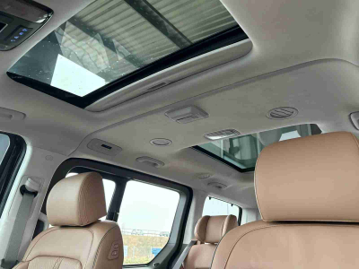 Hyundai Staria 1.6 T-GDI HEV 215 Luxury