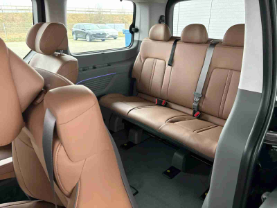 Hyundai Staria 1.6 T-GDI HEV 215 Luxury