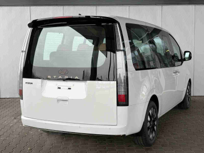 Hyundai Staria 1.6 T-GDI HEV 215 Luxury