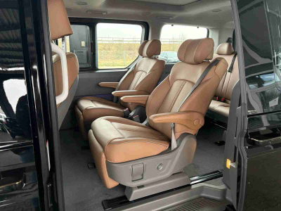 Hyundai Staria 1.6 T-GDI HEV 215 Luxury