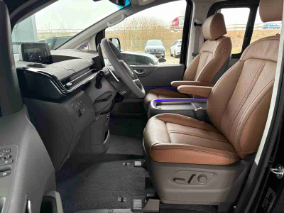 Hyundai Staria 1.6 T-GDI HEV 215 Luxury
