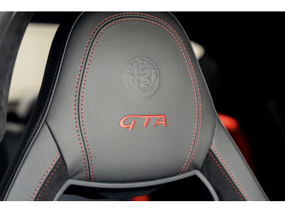 Alfa Romeo Giulia Quadrifoglio GTA 2.9 V6 AT /5 SEATS /VOLL CARBON/  AKRAPOVIC /