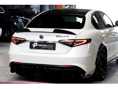Alfa Romeo Giulia Quadrifoglio GTA 2.9 V6 AT /5 SEATS /VOLL CARBON/  AKRAPOVIC /