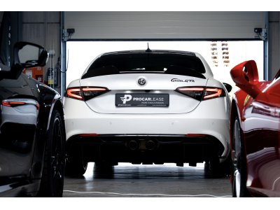 Alfa Romeo Giulia Quadrifoglio GTA 2.9 V6 AT /5 SEATS /VOLL CARBON/  AKRAPOVIC /