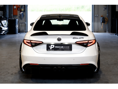 Alfa Romeo Giulia Quadrifoglio GTA 2.9 V6 AT /5 SEATS /VOLL CARBON/  AKRAPOVIC /