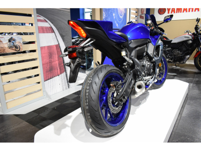 Yamaha R7 