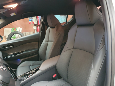 Toyota C-HR 1.8 HYBRIDE C-HIC MONO-TONE + NAVI