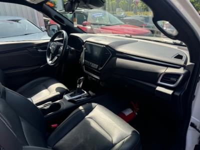 Isuzu D-Max ISUZU D-MAX V-CROSS LEDER KAMERA LED AHK