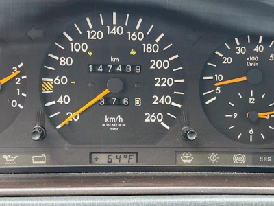 Mercedes-Benz E 320 AMG Line -  W124