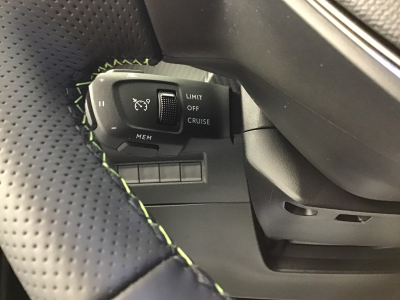 Peugeot 2008 Hybrid 145 e-DCS6 GT Schiebdach/Navy/360°