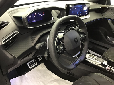 Peugeot 2008 Hybrid 145 e-DCS6 GT Schiebdach/Navy/360°
