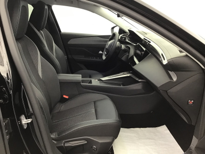 Peugeot 308 130 EAT8 ALLURE Kamera/Navy/17