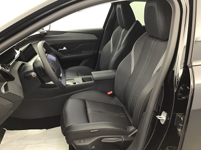 Peugeot 308 130 EAT8 ALLURE Kamera/Navy/17