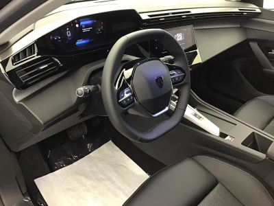 Peugeot 308 130 EAT8 ALLURE Kamera/Navy/17