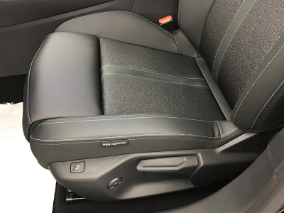 Peugeot 308 130 EAT8 ALLURE Kamera/Navy/17