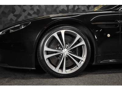 Aston Martin V12 Vantage Coupé / Boîte manuelle