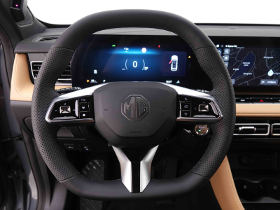 MG HS 1.5 T-GDI 170 AT Luxury