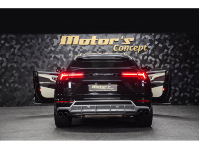Lamborghini Urus V8
